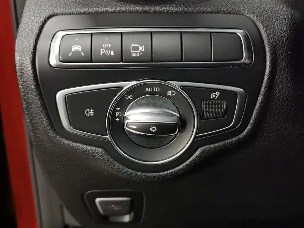 Mercedes-Benz GLC 2018 GLC 260 4MATIC Luxury фото 21