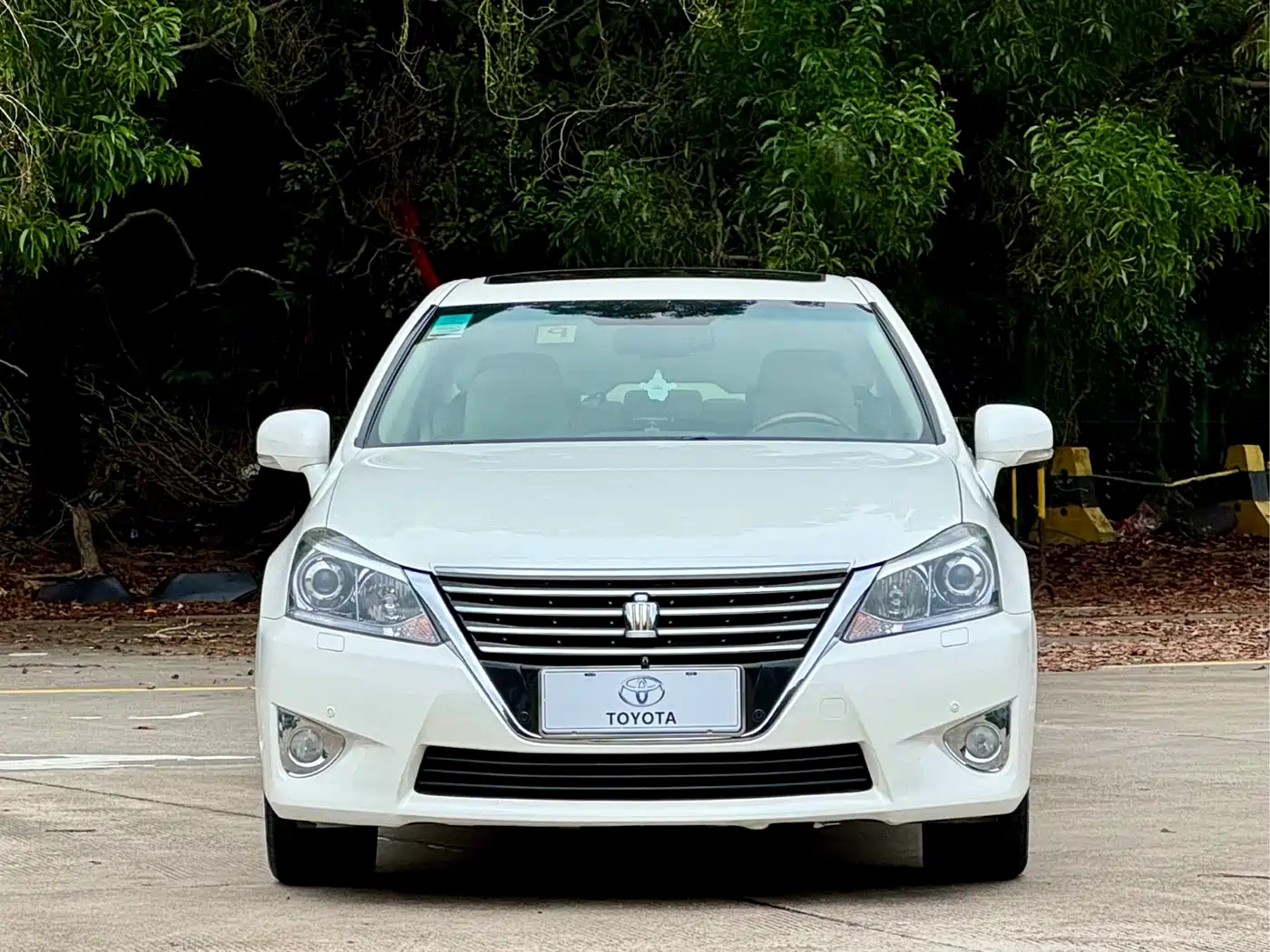 Toyota Crown 2012 2.5L Royal Leather Edition фото 2