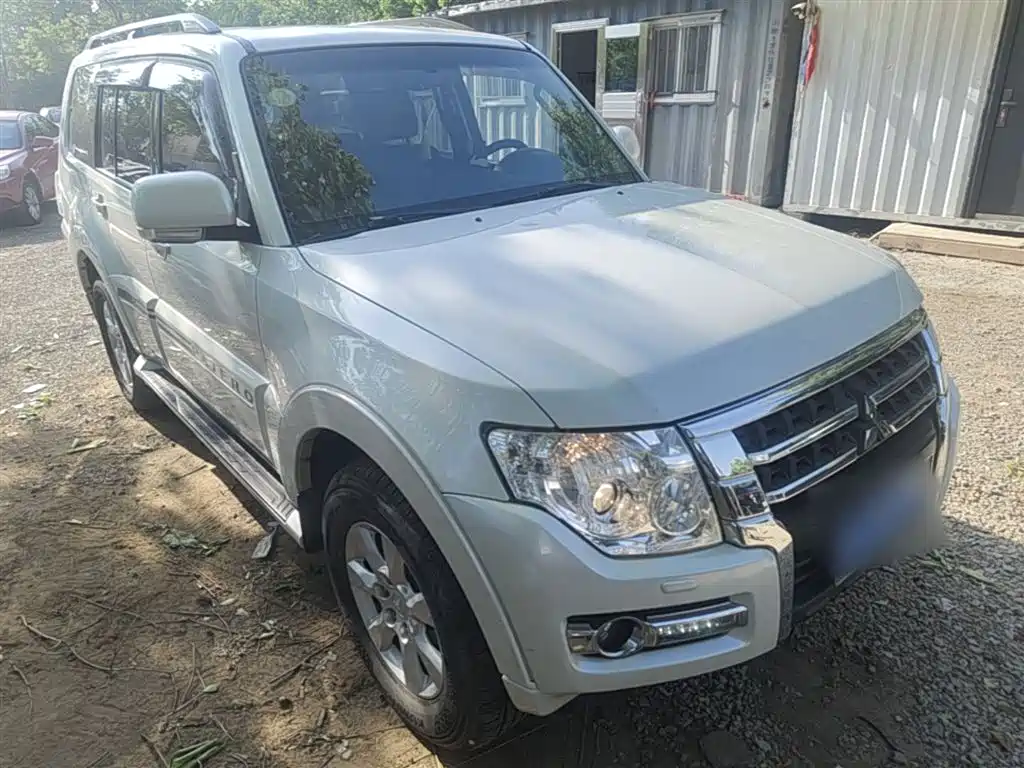 Mitsubishi Pajero (Import) 2016 3.0L Automatic Standard (China V) фото 4