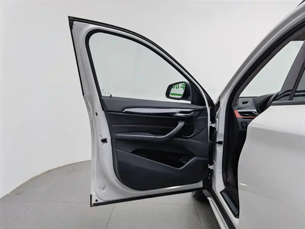 BMW X1 2016 sDrive20Li Luxury Model фото 8