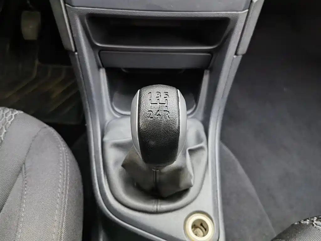 Peugeot 308 2014 Model Joy Edition Classic 1.6L Manual Superior Style фото 13