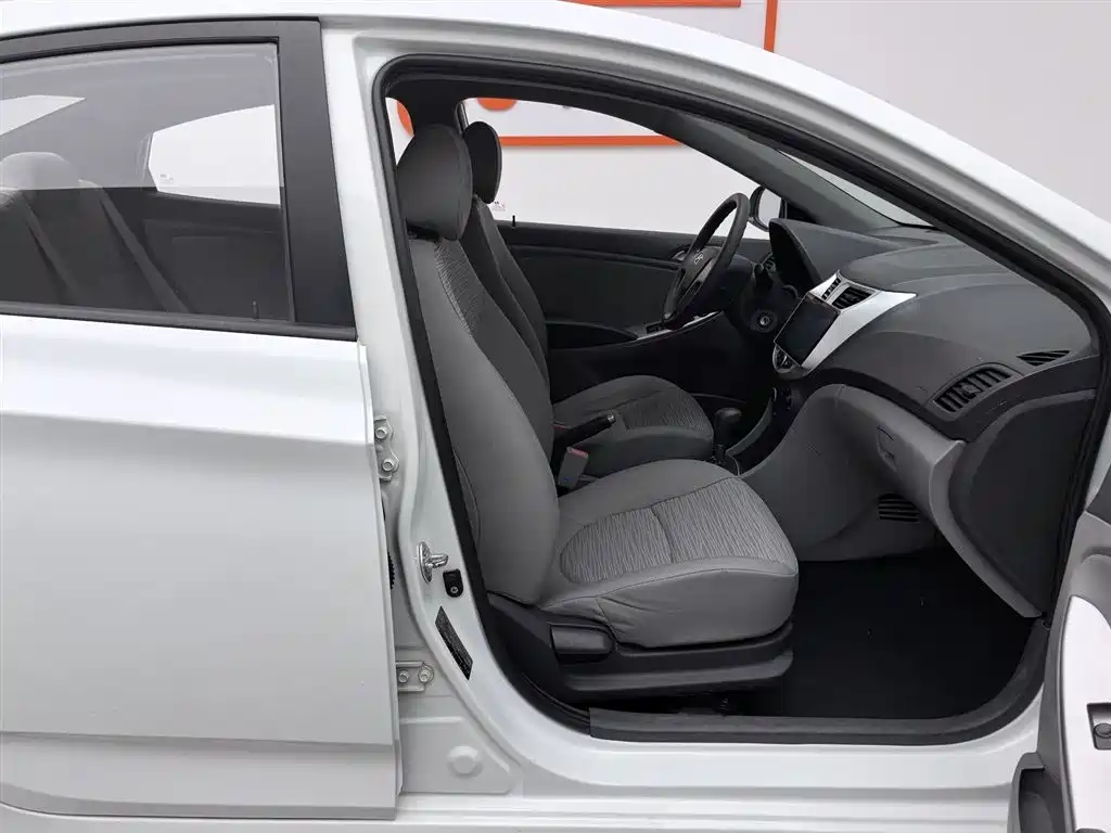 Hyundai Verna 2016 1.4L Automatic Smart GLS фото 23
