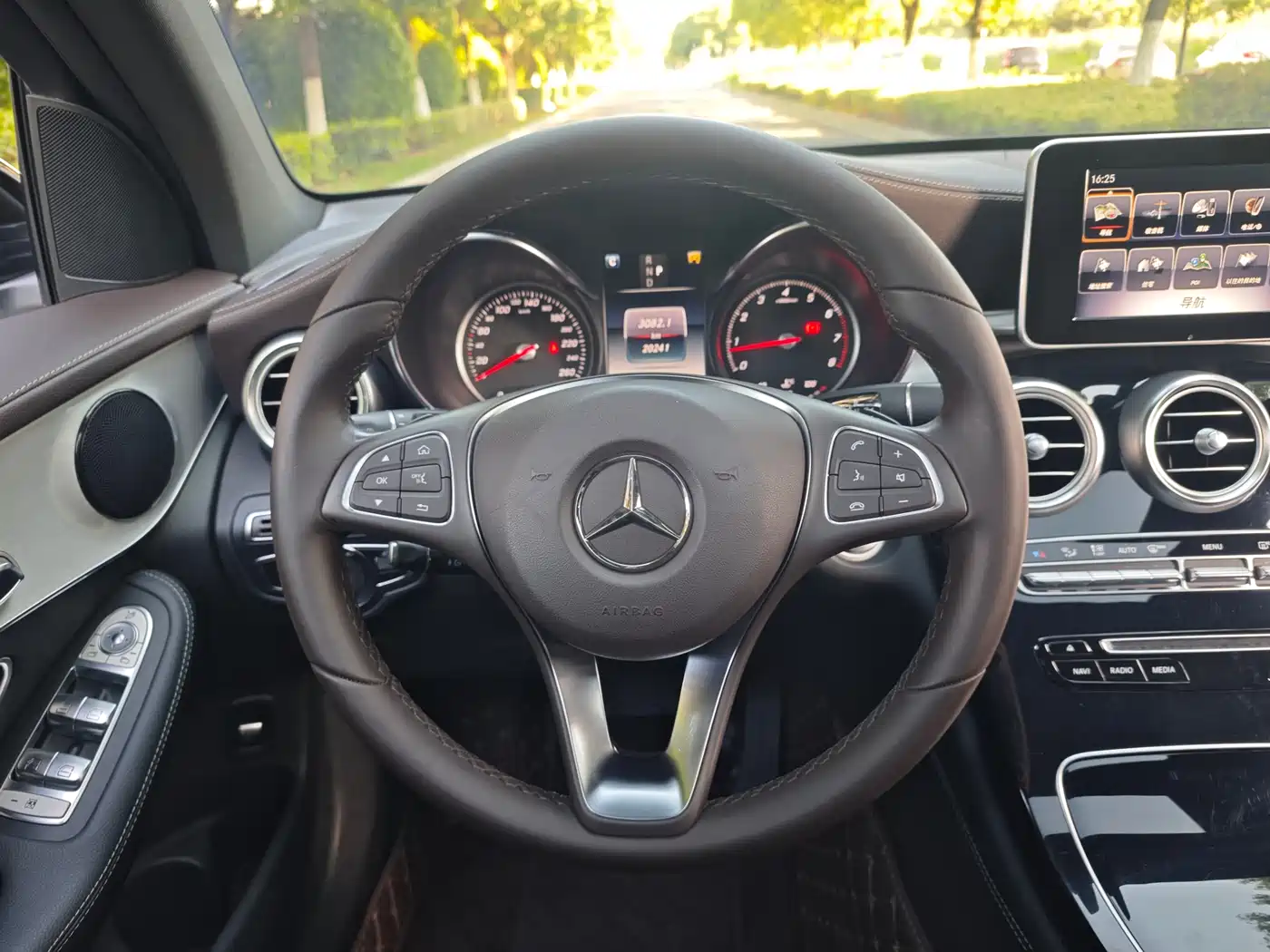 Mercedes-Benz GLC Coupe 2017 GLC 200 4MATIC Coupe SUV фото 11