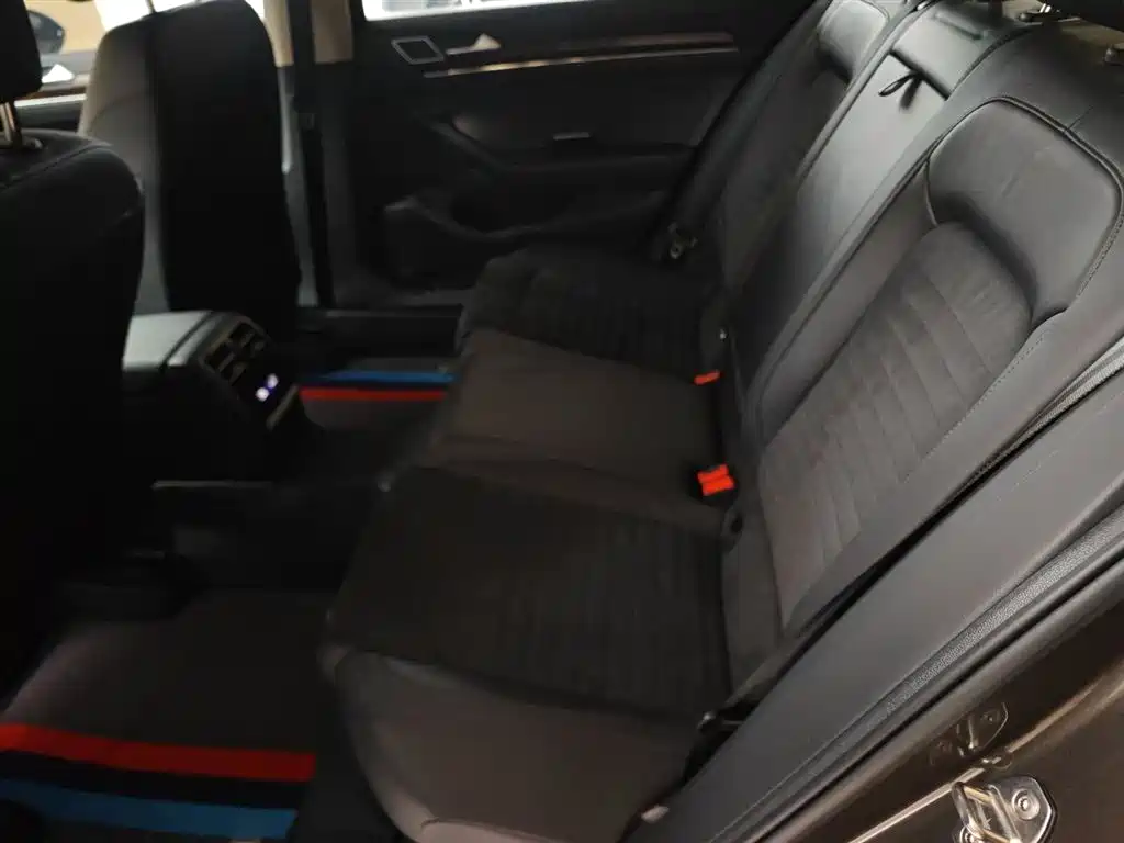 Volkswagen Magotan 2017 330TSI DSG Luxury фото 17