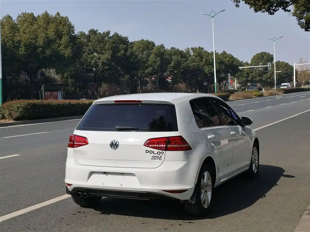 Volkswagen Golf 2016 230TSI Automatic Comfort фото 22