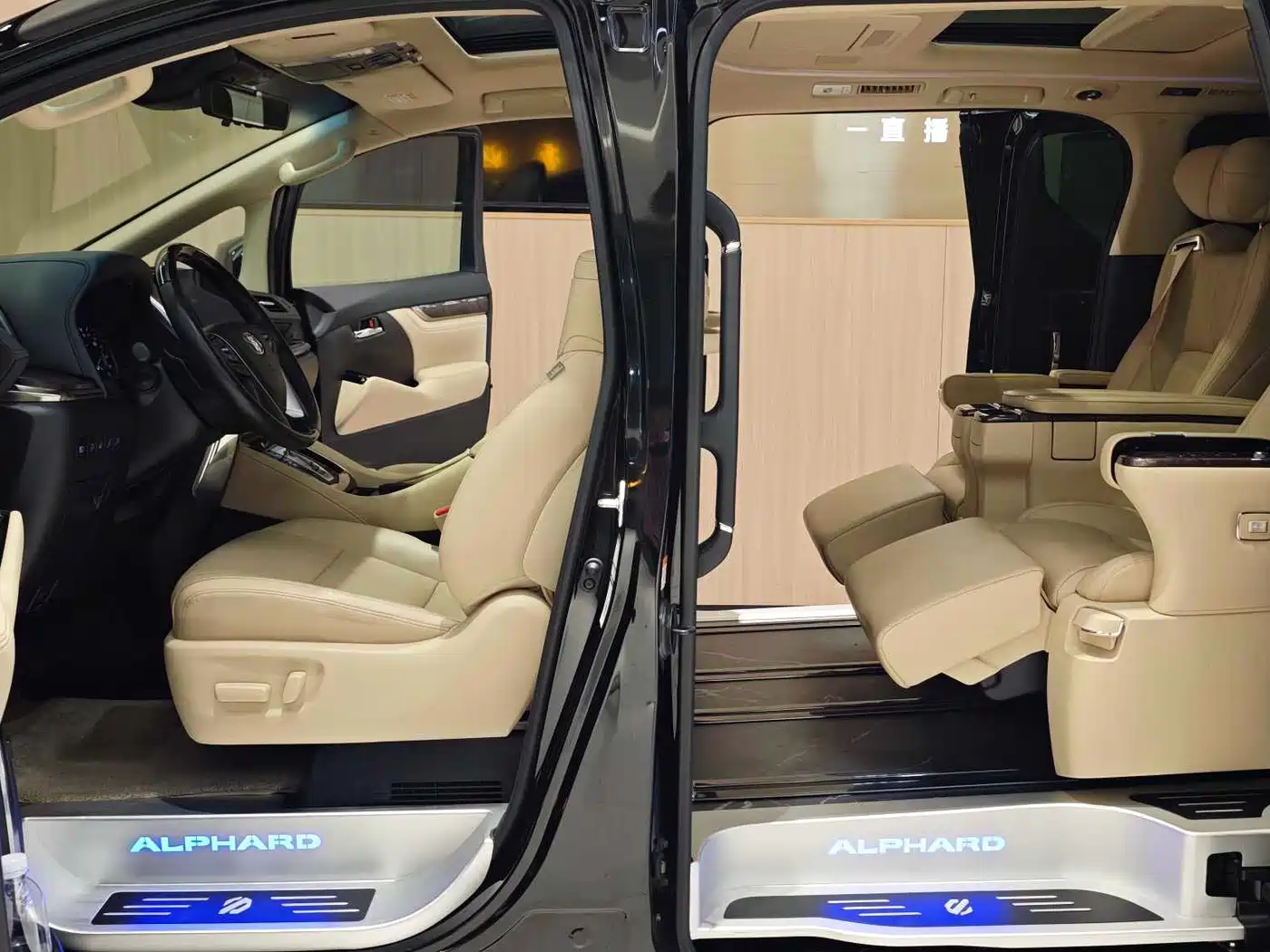 Toyota Alphard 2021 Hybrid 2.5L Premium фото 4