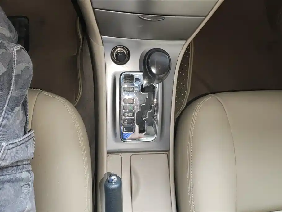 Toyota Corolla 2013 1.6L Automatic Luxury фото 16