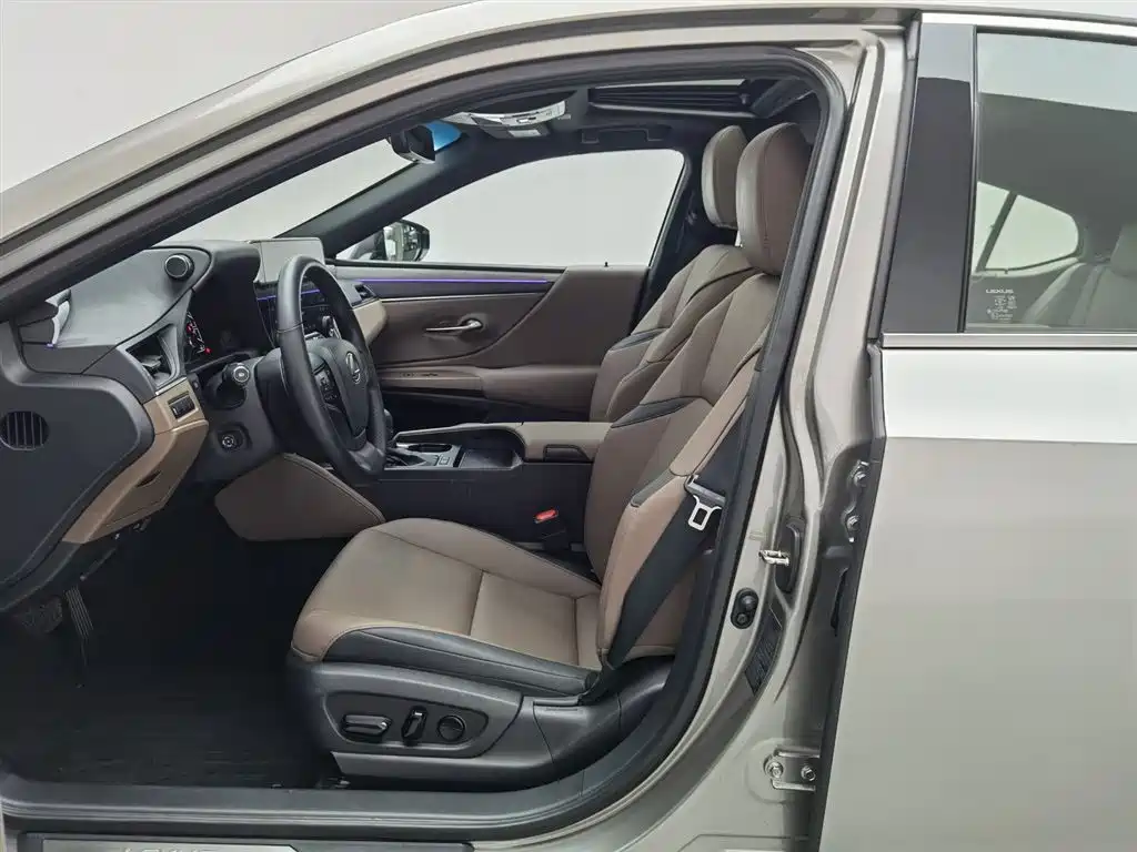 Lexus ES 2025 200 Ultimate Edition фото 10