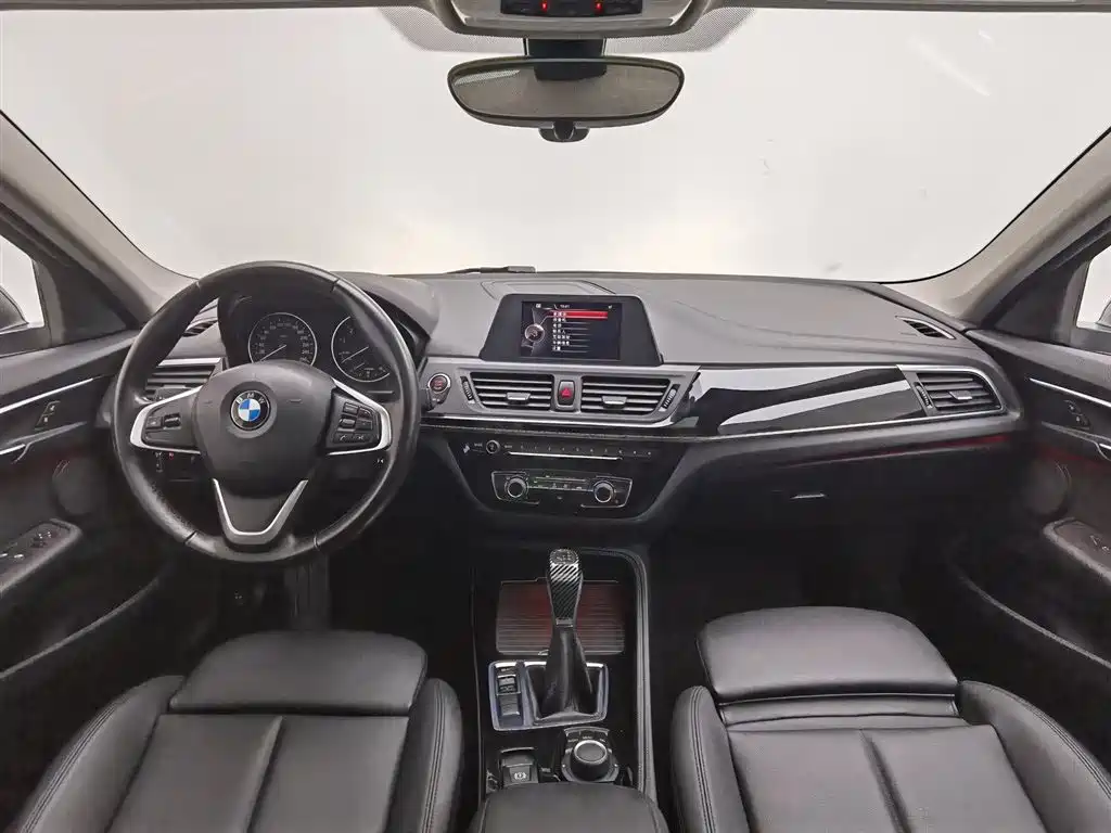 BMW 1 Series 2017 118i Sport фото 5