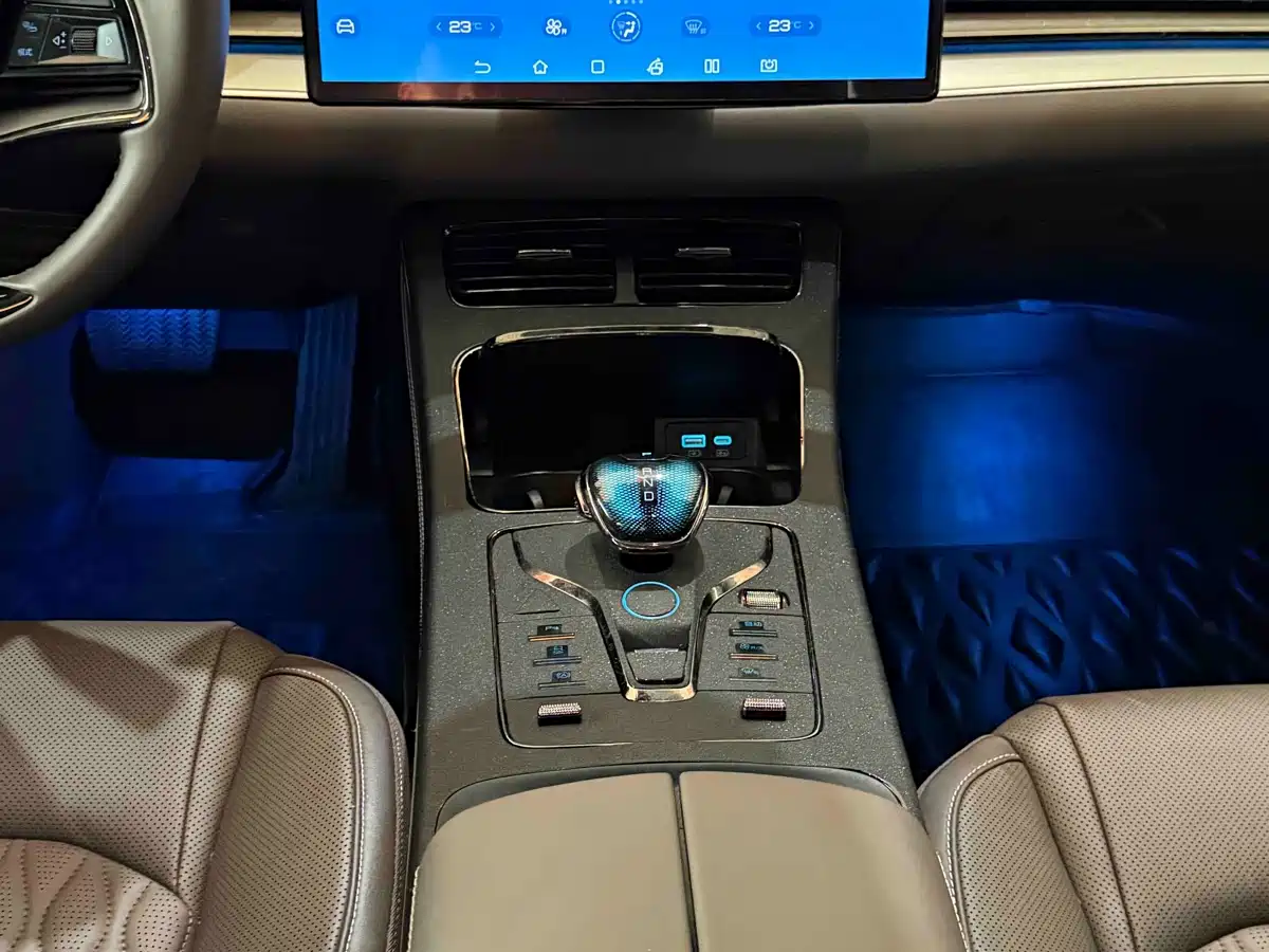 BYD Han 2023 DM-i Champion Edition 121KM Prestige фото 9