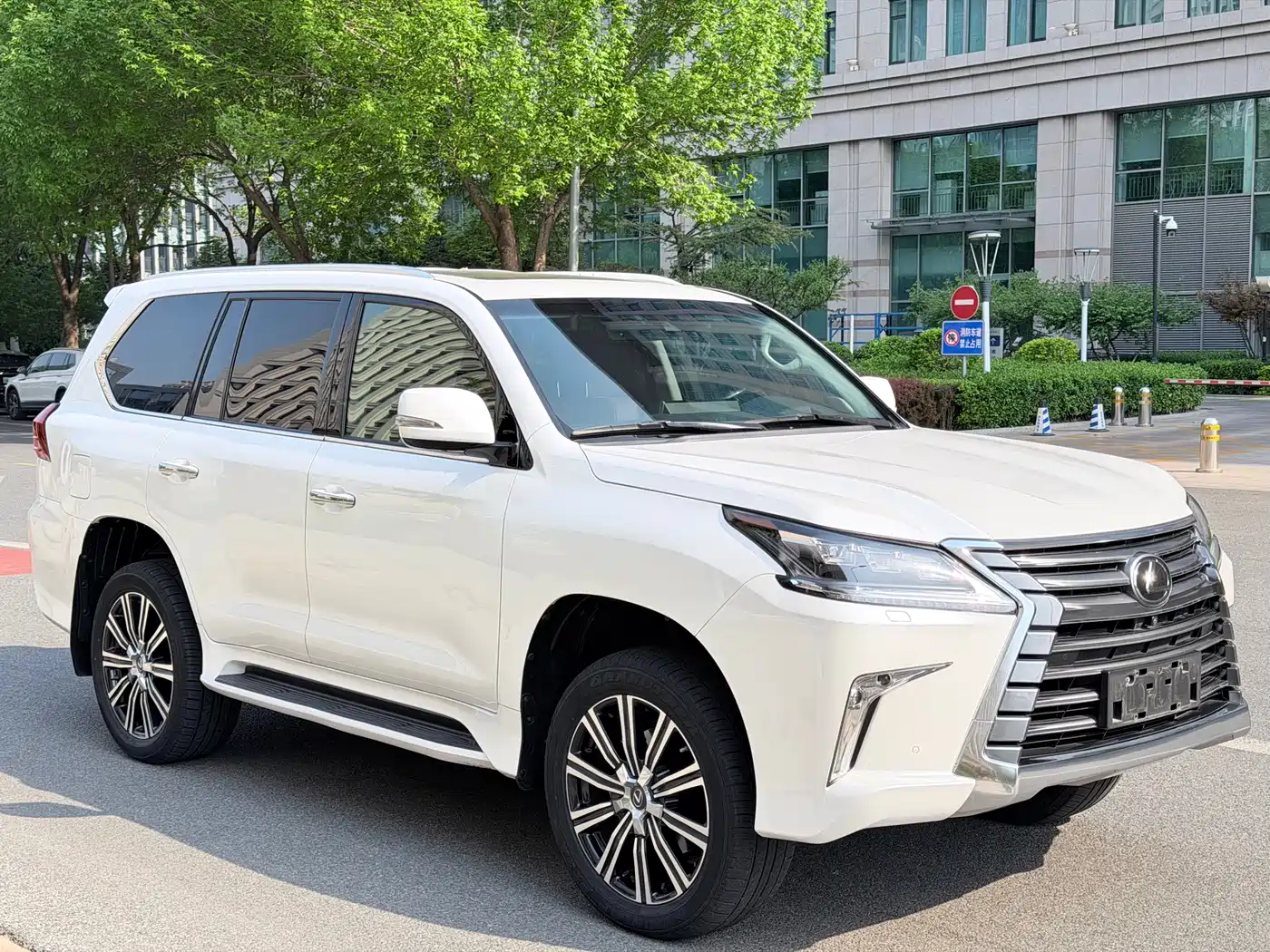 Lexus LX 2019 570 Prestige Luxury Edition фото 3