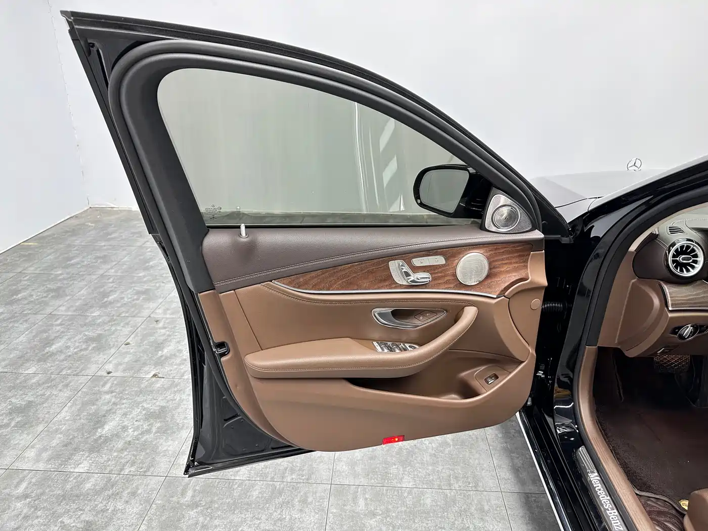 Mercedes-Benz E-Class 2023 E 300 L Luxury фото 14