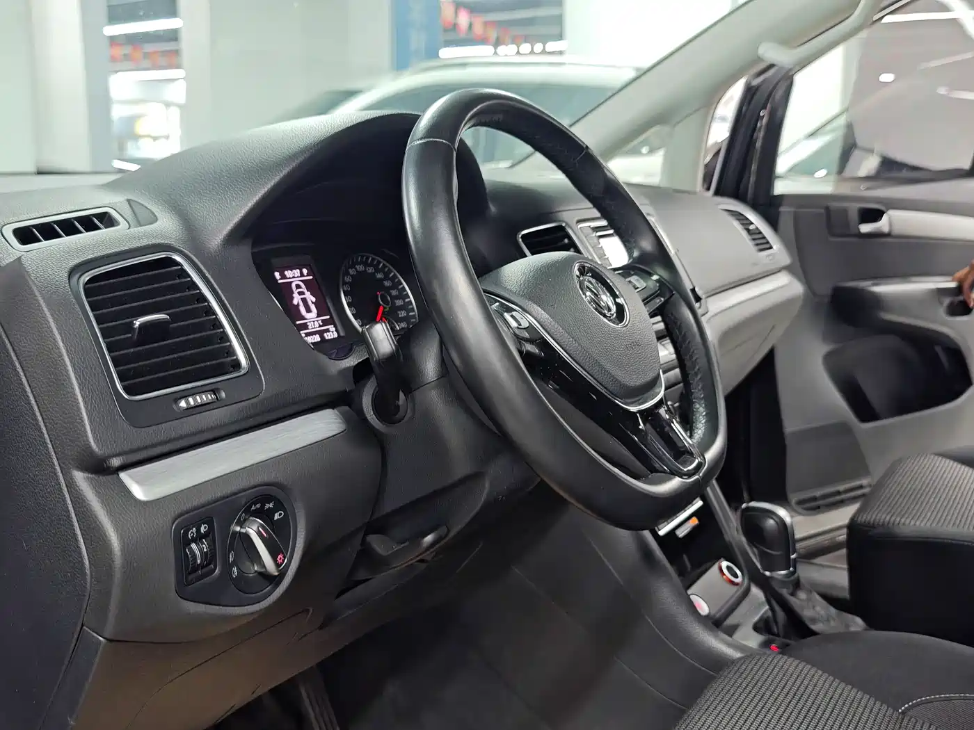 Volkswagen Sharan 2018 380TSI Comfort 7-Seater фото 15