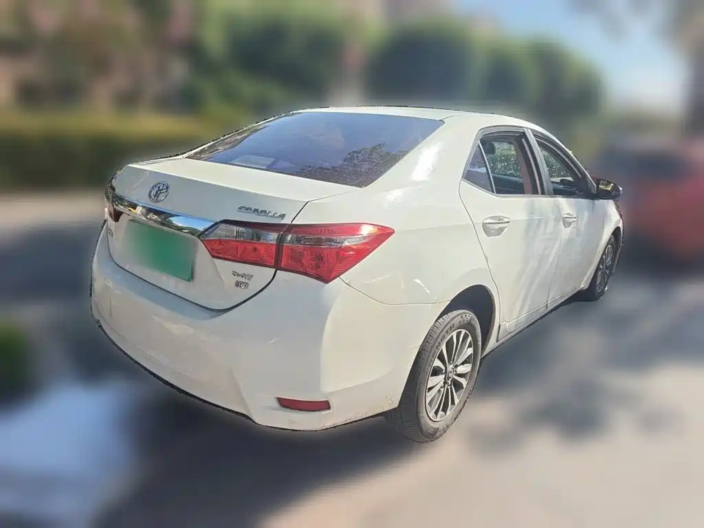 Фото 4 - Toyota Corolla