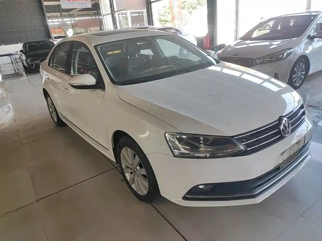 Volkswagen Sagitar 2015 1.6L Manual Comfort фото 4
