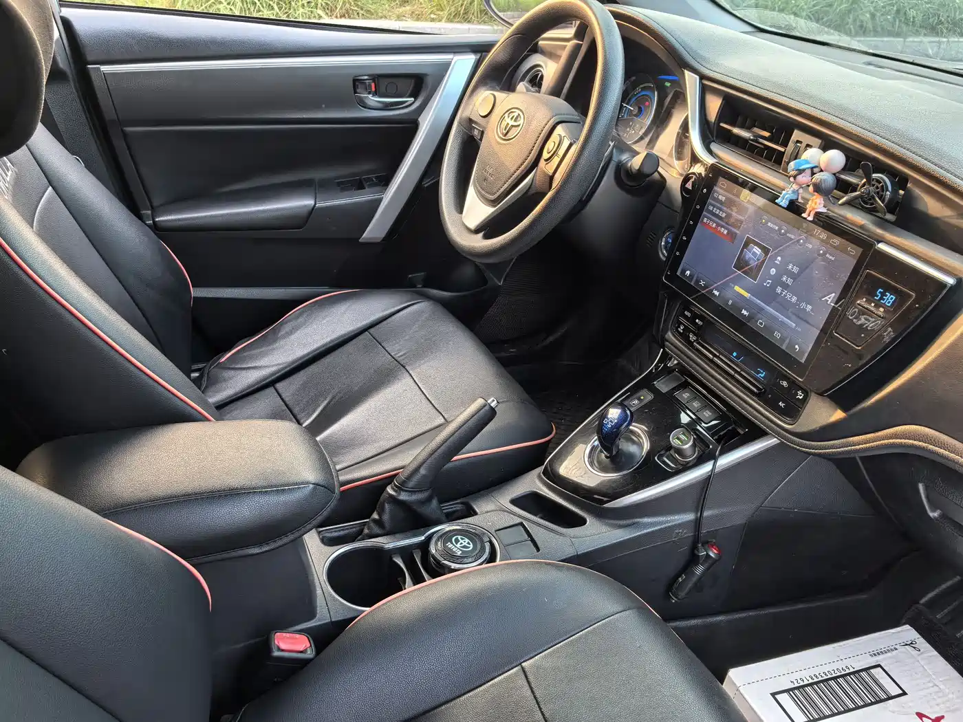 Toyota Corolla 2017 Facelift Hybrid 1.8L E-CVT Leading Edition фото 14