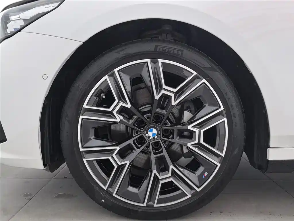 BMW 5 Series 2024 530Li Premium M Sport Package фото 17