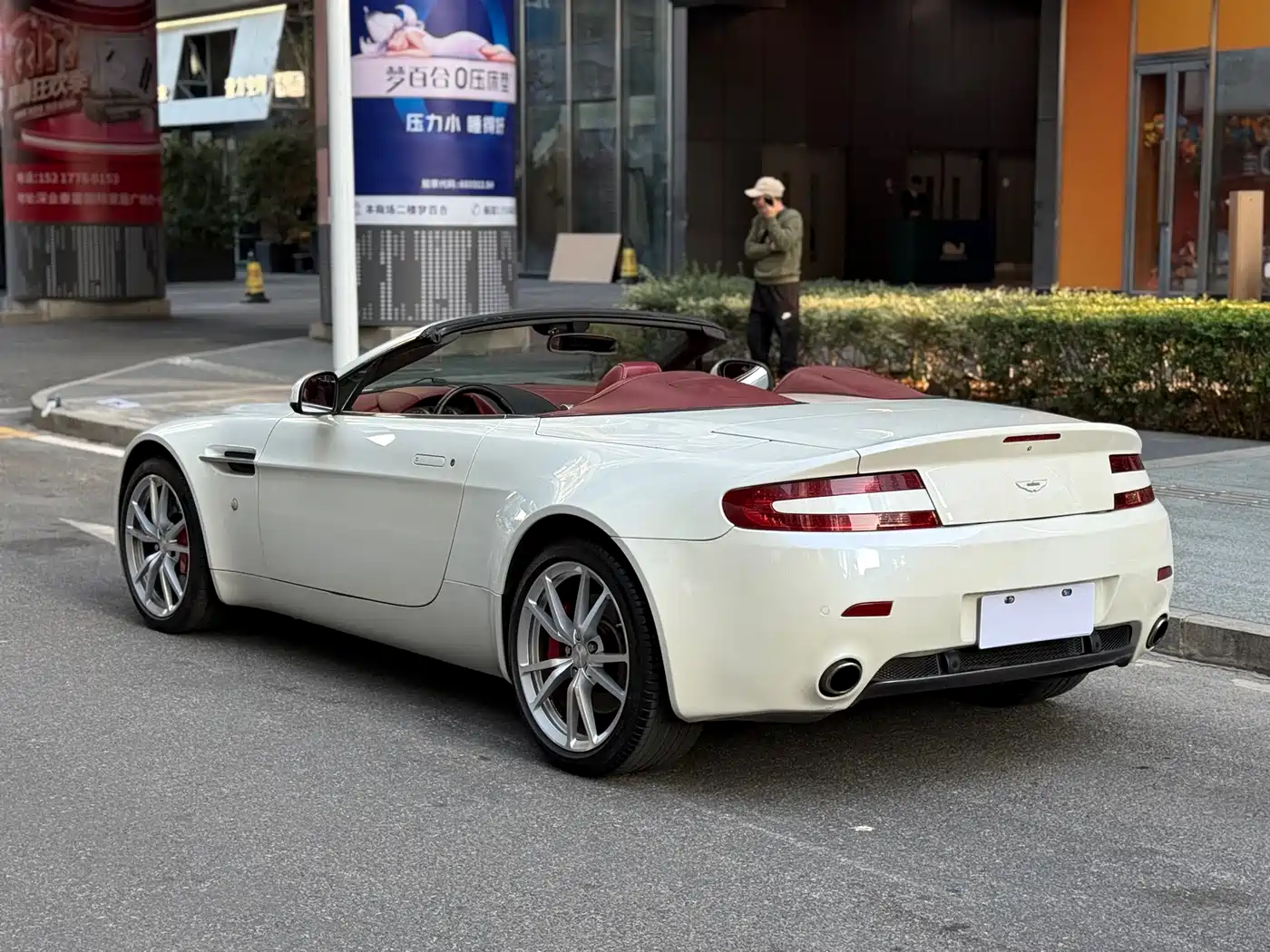 Aston Martin V8 Vantage 2012 4.7L S Roadster фото 8