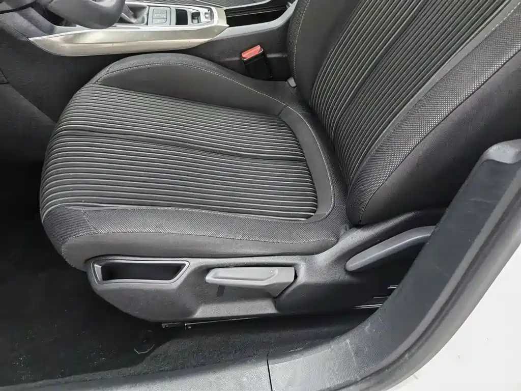 Peugeot 408 2015 Model 1.2T Automatic Luxury Edition фото 20