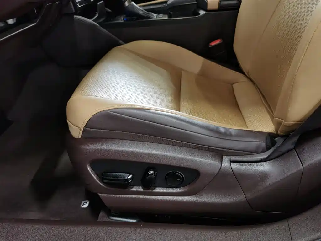 Lexus ES 2020 200 Luxury фото 20