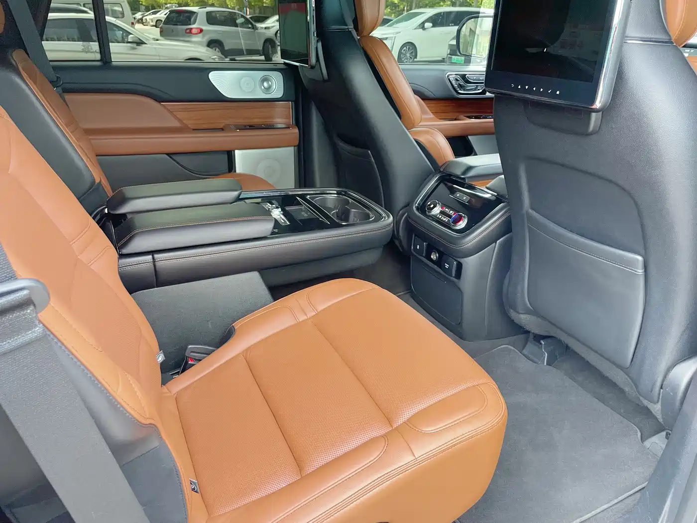 Фото 8 - Lincoln Navigator