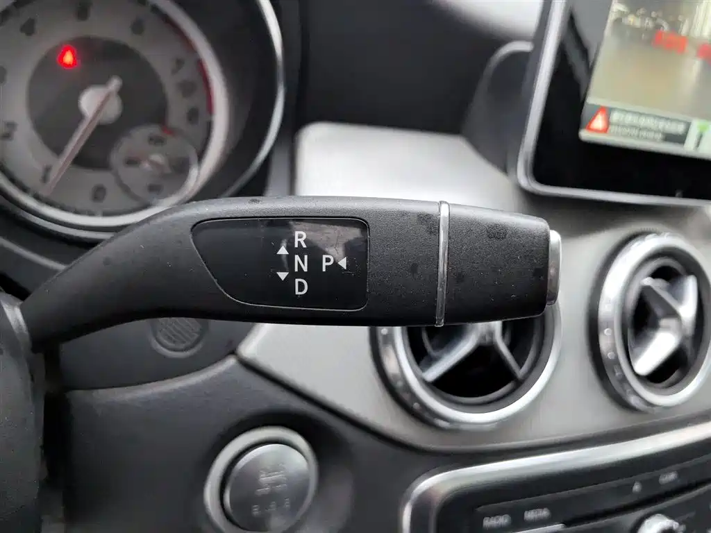 Mercedes-Benz GLA 2016 GLA 200 Dynamic фото 13