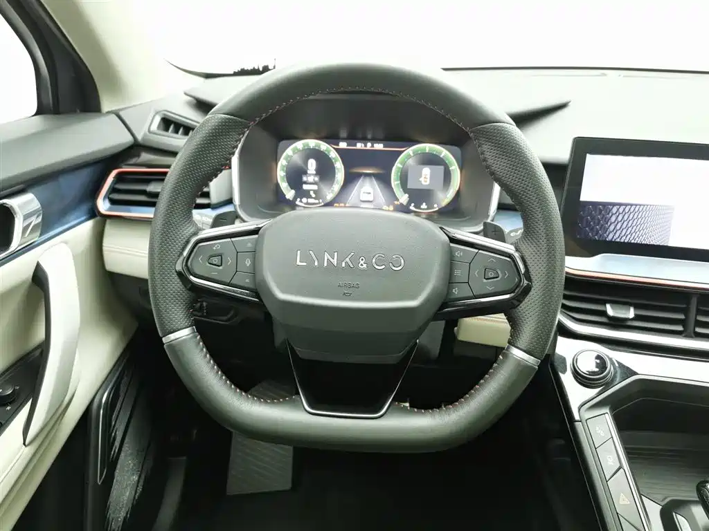 Lynk & Co 06 2020 1.5T Halo фото 11