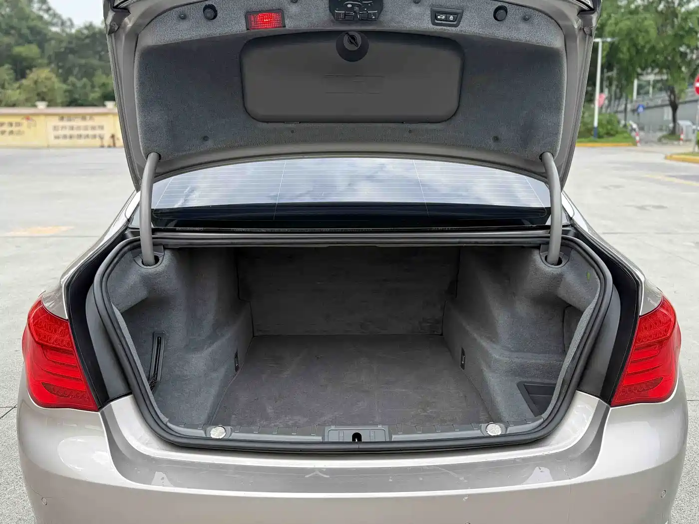 BMW 7 Series 2009 Model 740Li Leading Edition фото 20