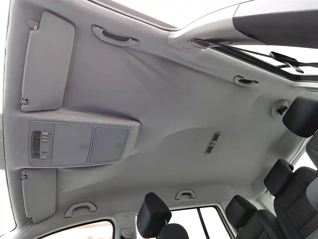 Volkswagen Touran 2013 1.4T Manual Trend 5-seater фото 14