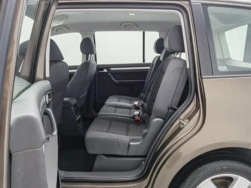 Volkswagen Touran 2013 1.4T Manual Trend 5-seater фото 15