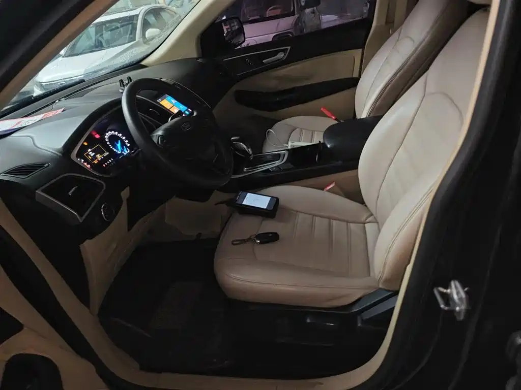 Фото 15 - Ford Edge