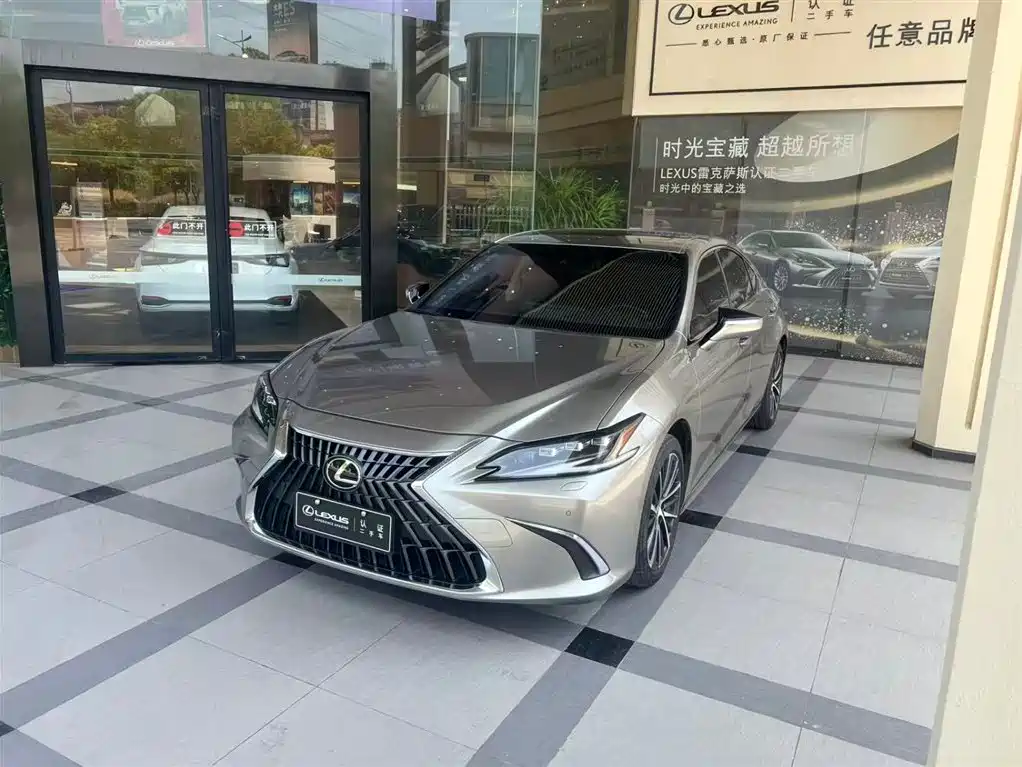 Lexus ES 2022 300h Ultimate Edition