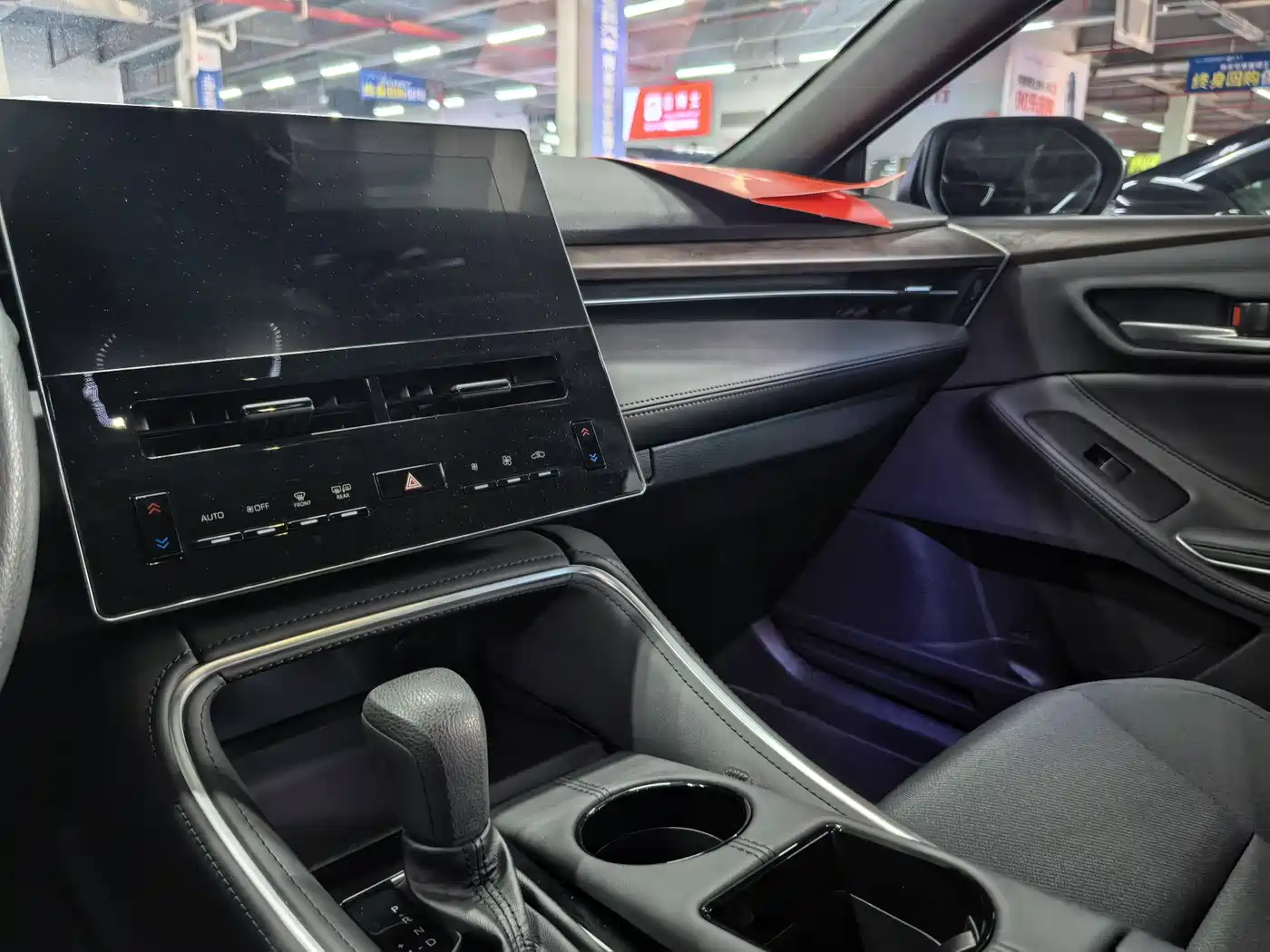 Toyota Avalon 2024 2.0L Luxury Edition фото 7