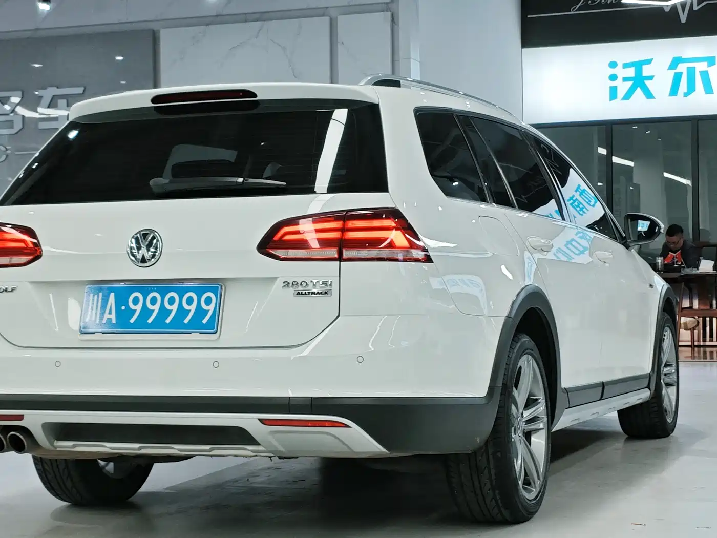 Volkswagen Golf (Import) 2019 1.8TSI Wagon фото 4