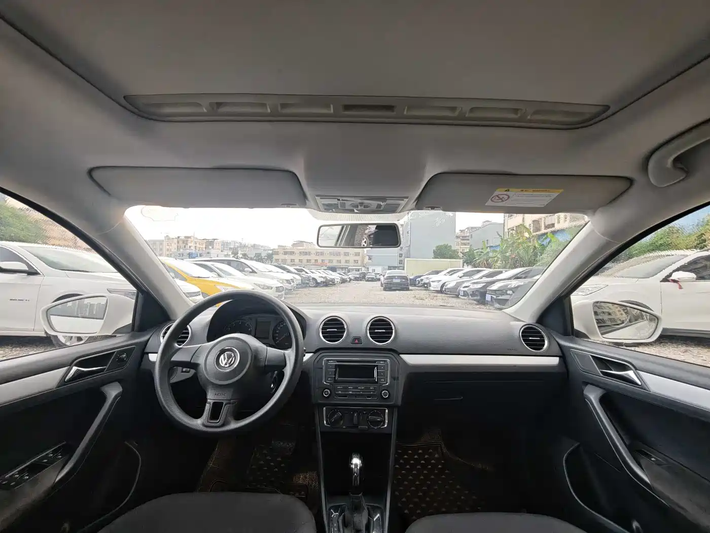 Volkswagen Jetta 2015 1.6L Auto Comfort фото 8