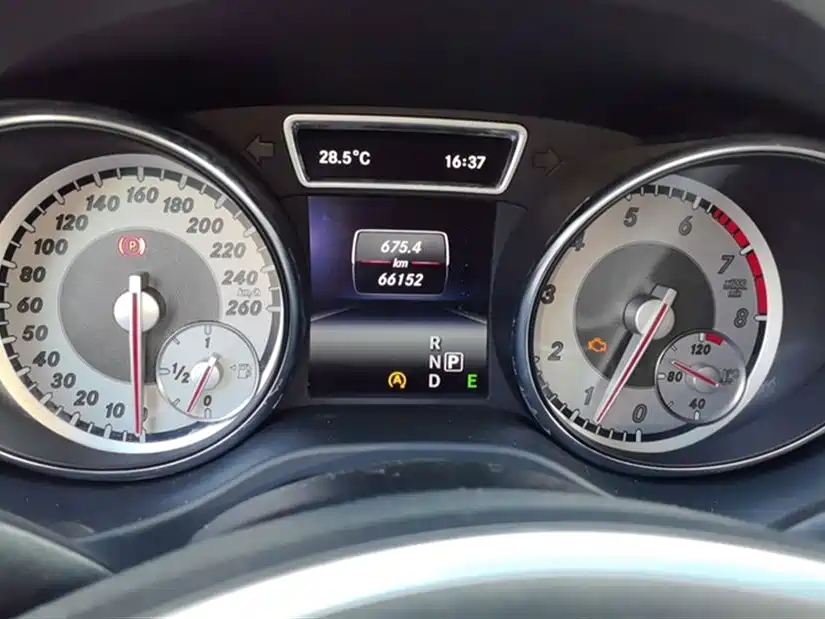 Mercedes-Benz GLA 2015 GLA 220 4MATIC Fashion Edition фото 5