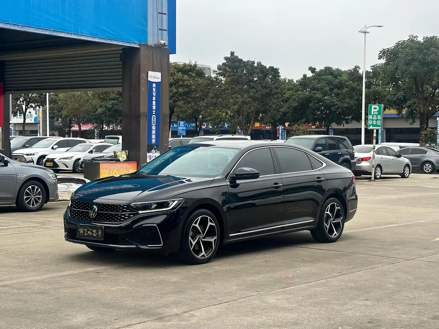 Volkswagen Passat 2025 Outstanding 380TSI Starlight Dragon Soaring Edition