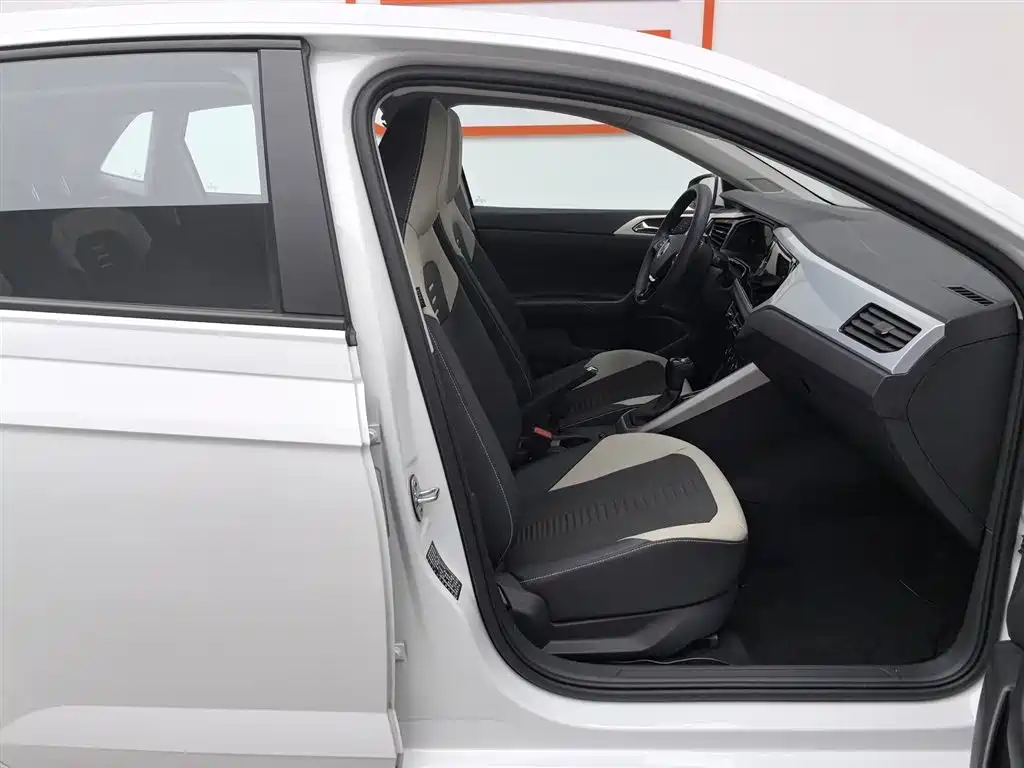 Volkswagen Polo 2023 Facelift Plus 1.5L Auto Chroma Tech Edition фото 23