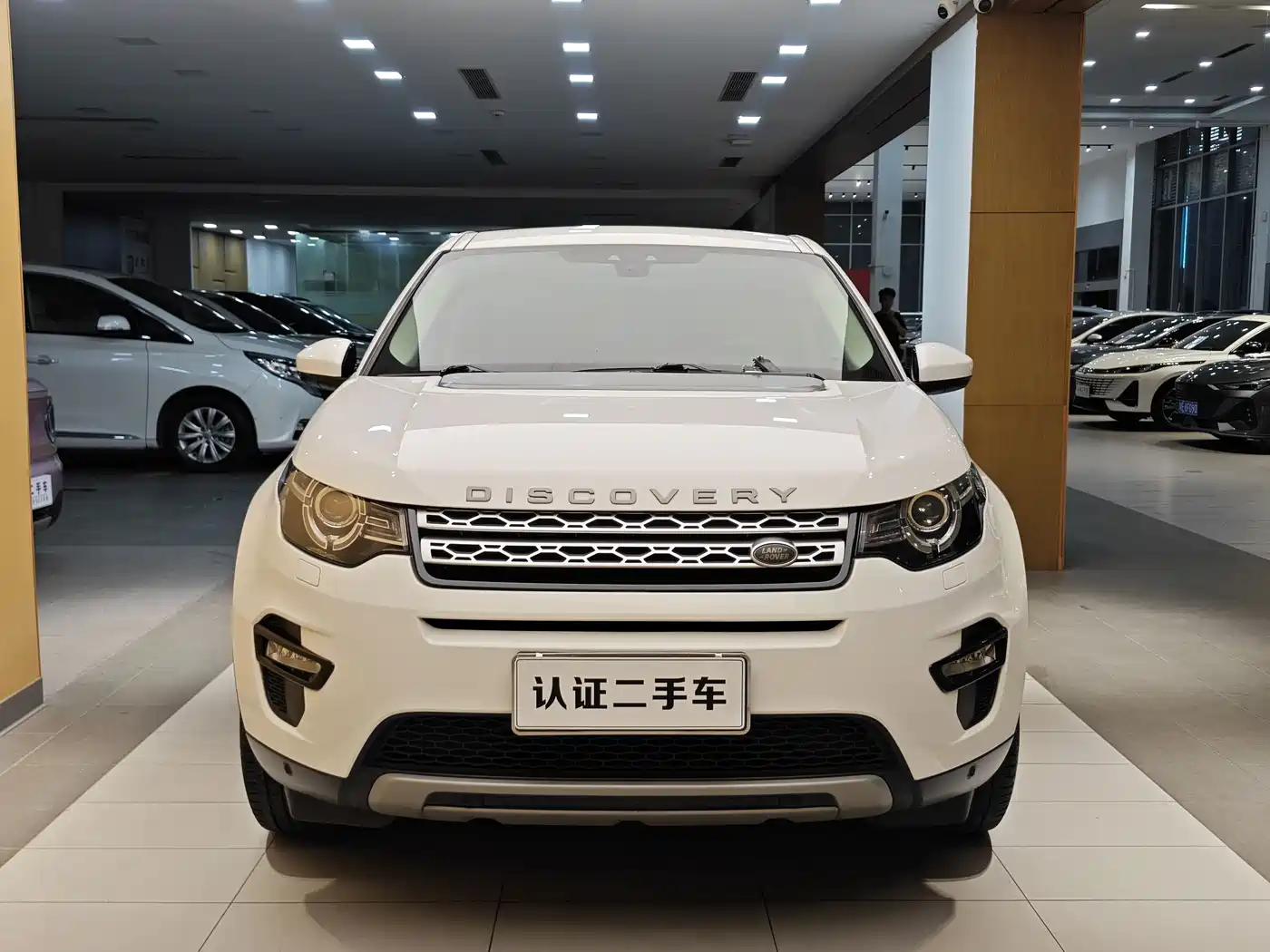 Land Rover Discovery Sport 2017 2.0T HSE фото 3