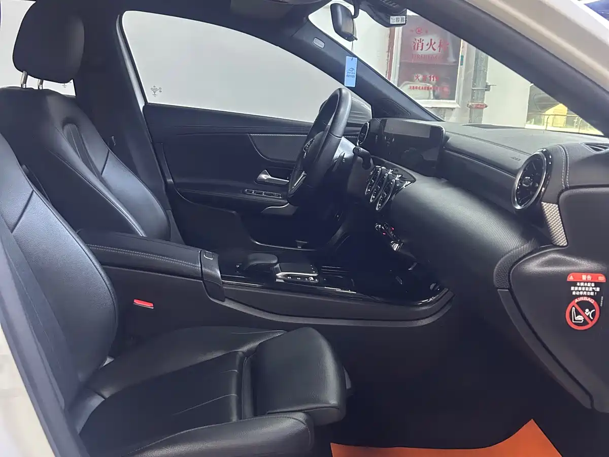 Mercedes-Benz A-Class 2022 A 180 L Sport Sedan фото 17