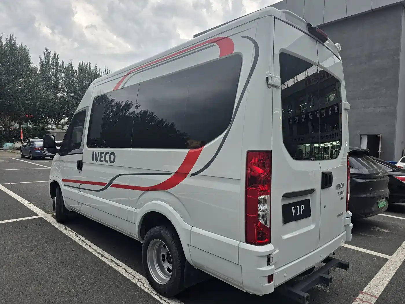 Iveco Daily 2023 2021 2.0T Manual Chaorui Long Wheelbase Short Overhang High Roof Sliding Door F1A