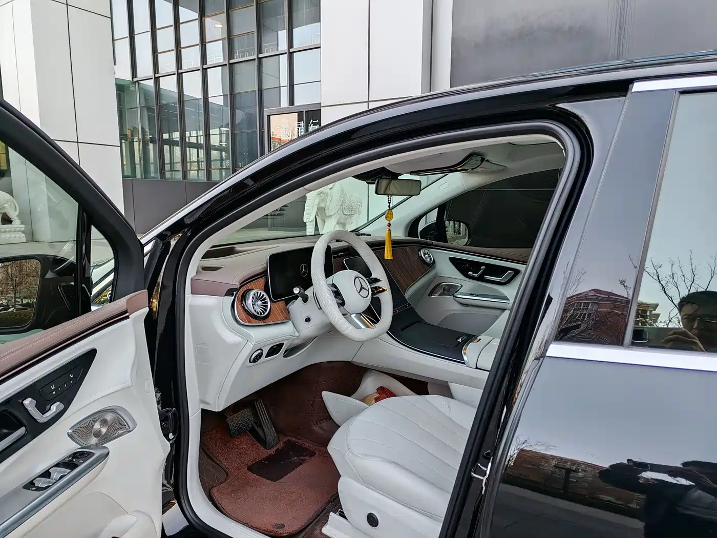 MERCEDES-BENZ EQE SUV