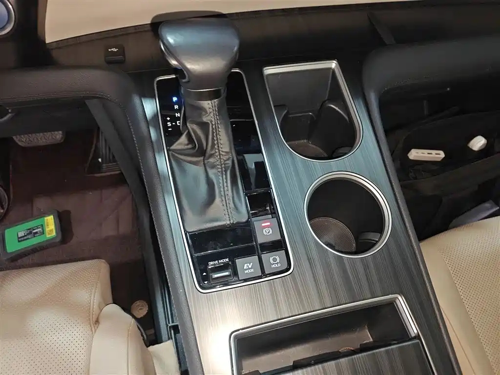 Toyota Granvia 2023 2.5L Hybrid Prestige PLUS Edition фото 14
