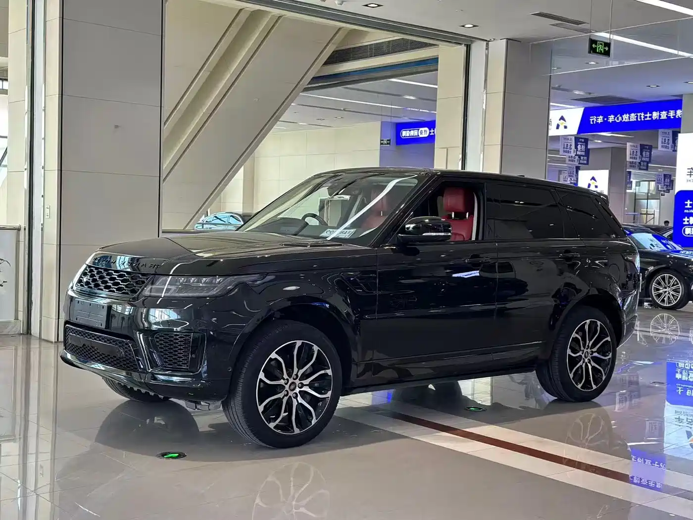 Land Rover Range Rover Sport 2021 3.0 L6 Gloss Black Edition фото 13