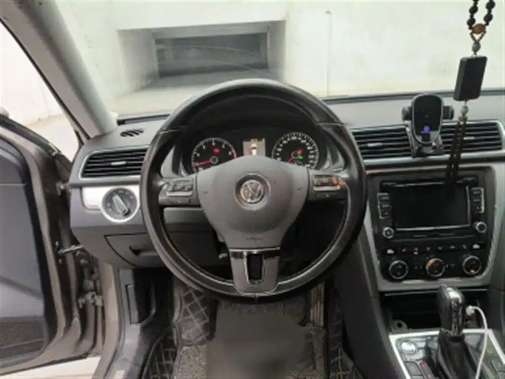 Volkswagen Passat 2014 1.8TSI DSG Executive Edition фото 13
