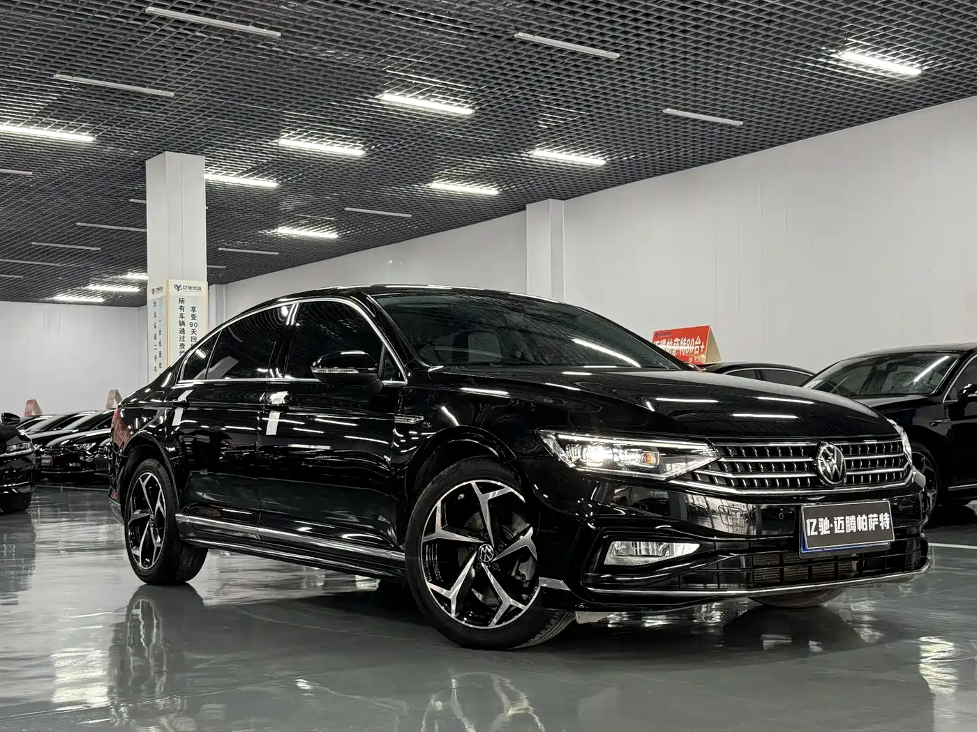 Volkswagen Magotan 2023 Model 2 Million Commemorative Edition 330TSI DSG Luxury фото 3