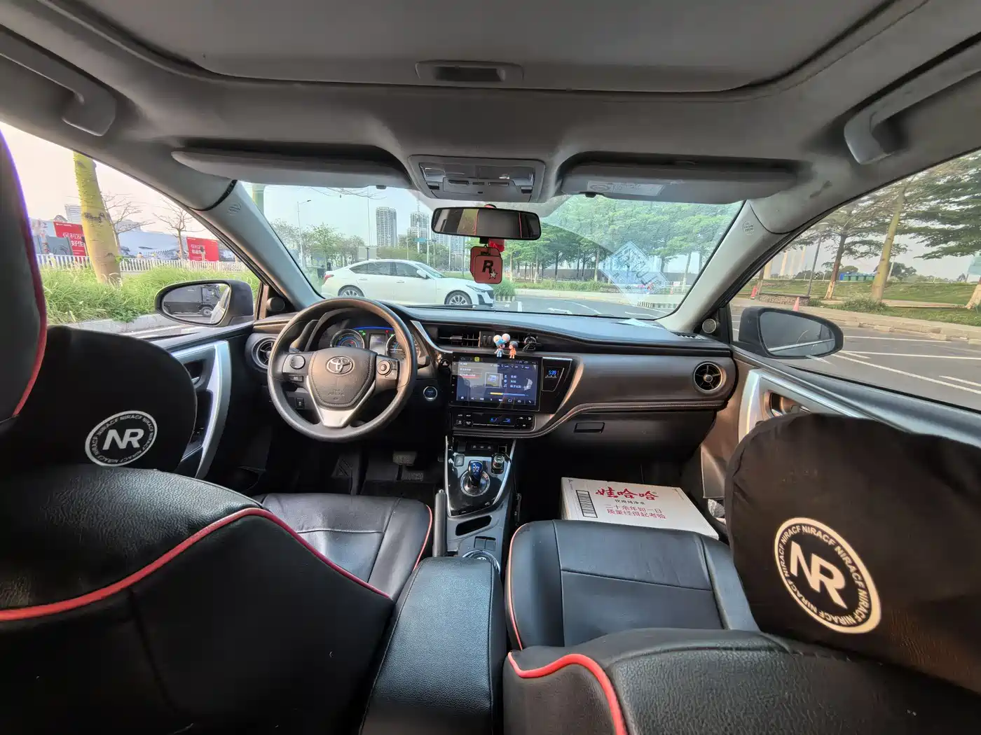 Toyota Corolla 2017 Facelift Hybrid 1.8L E-CVT Leading Edition фото 16