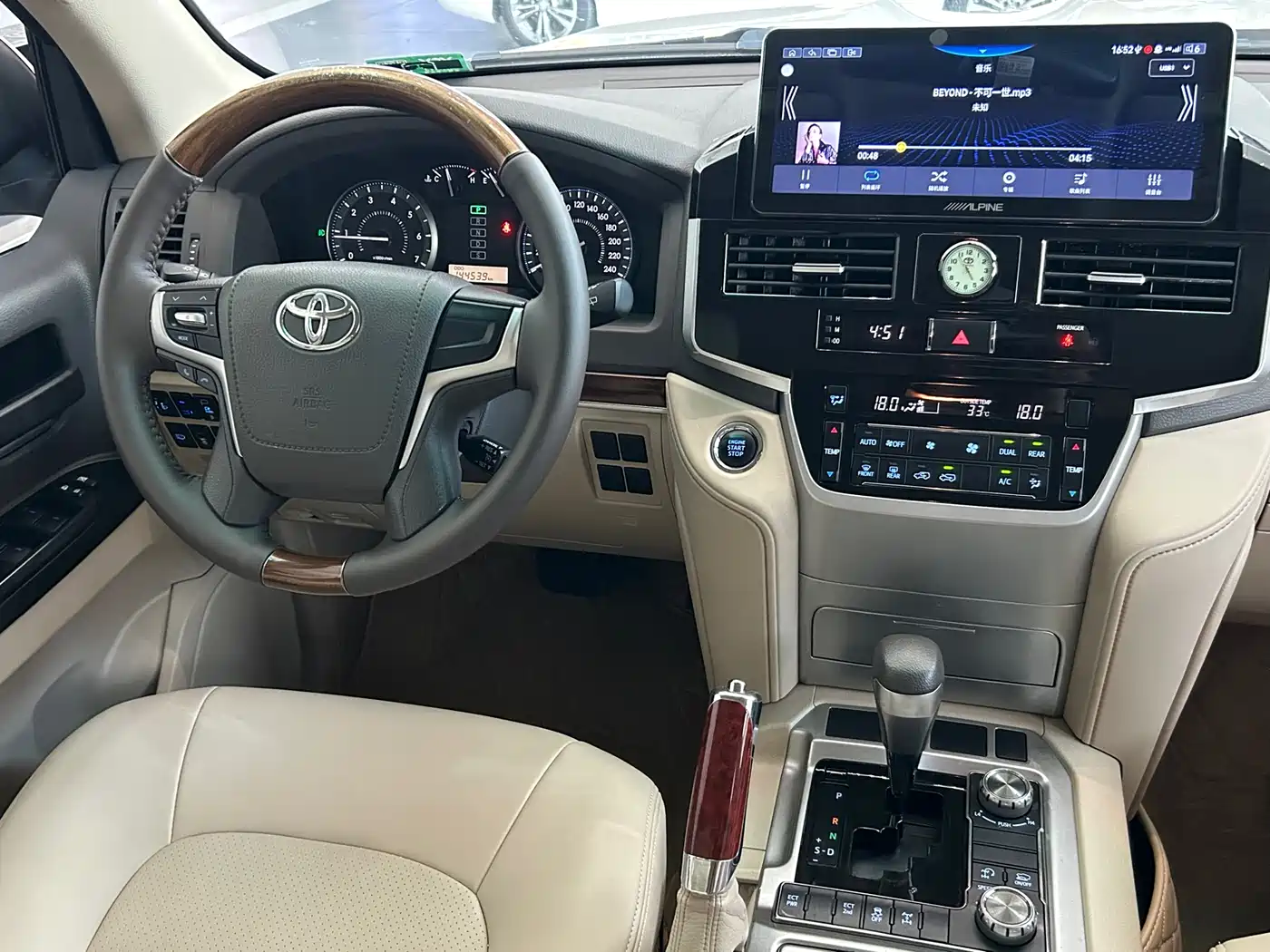 Toyota Land Cruiser (Import) фото 32
