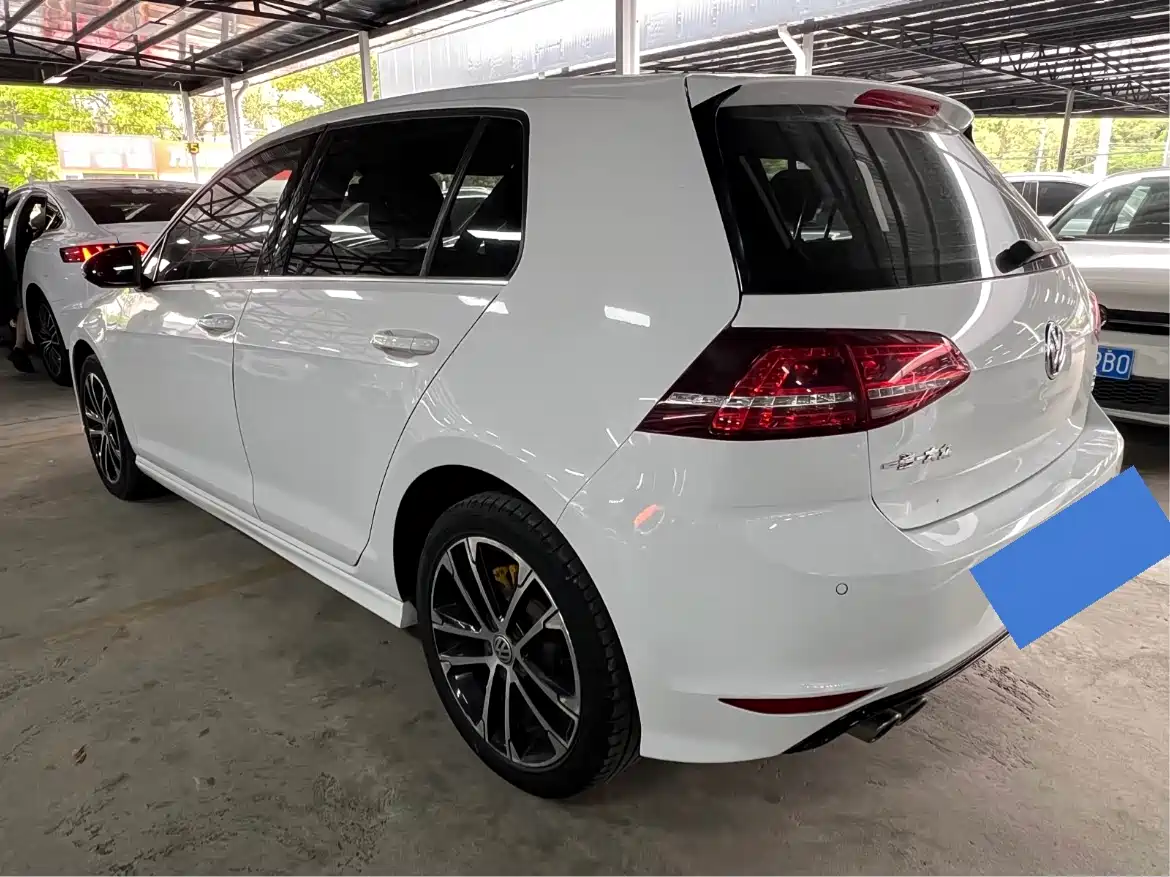 Volkswagen Golf 2017 280TSI Auto R-Line Millionth Anniversary Edition фото 6