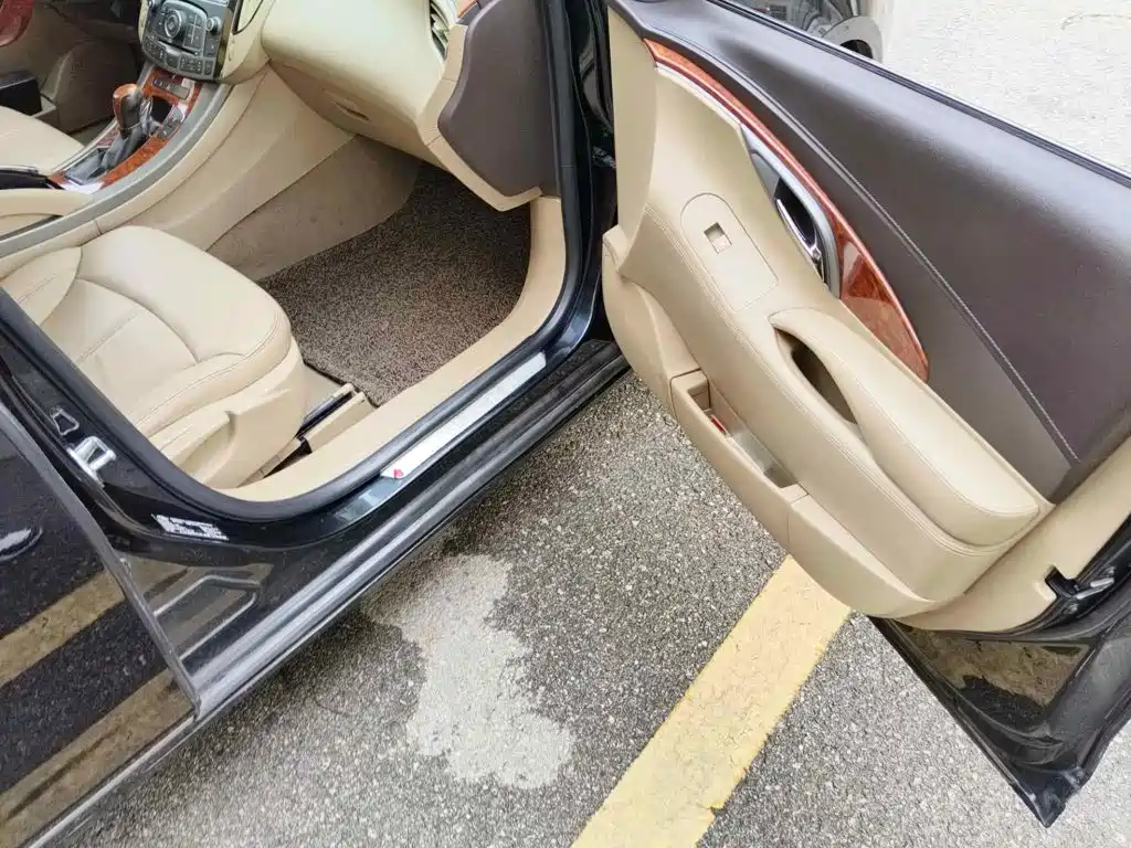 Photo 13 - Buick LaCrosse